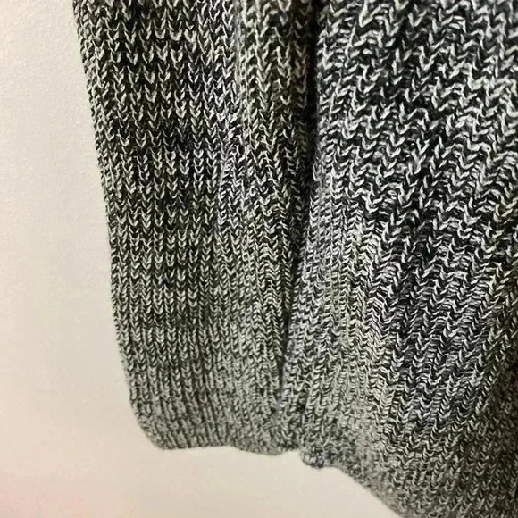 Faded Glory Medium V-Neck Sweater Black & White - Picture 4 of 7